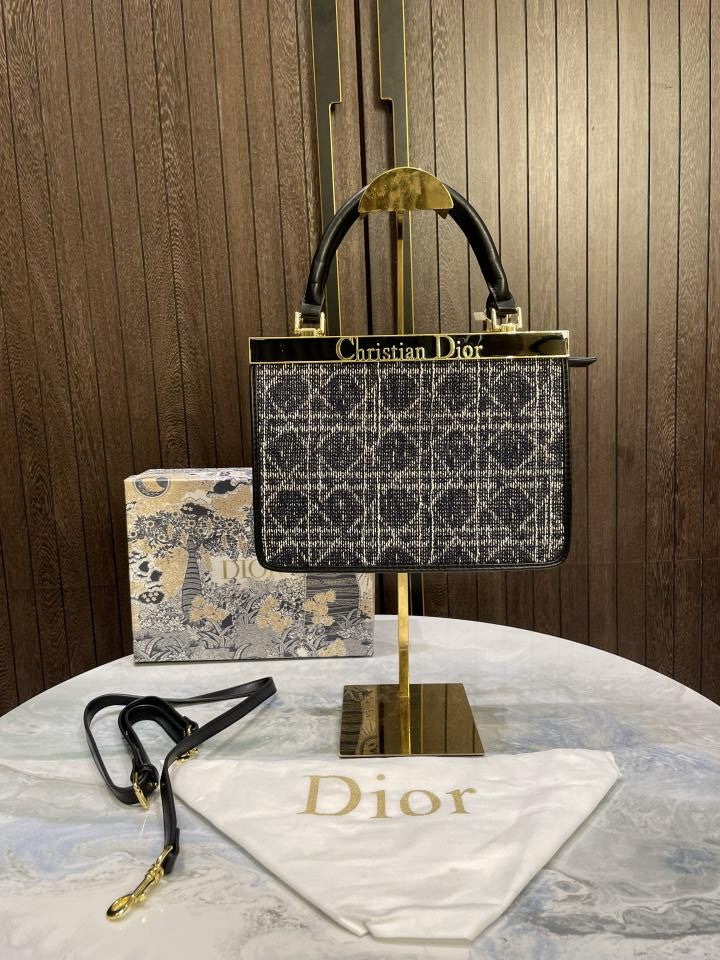 Christian Dio  R handbag with sling belt with box 408