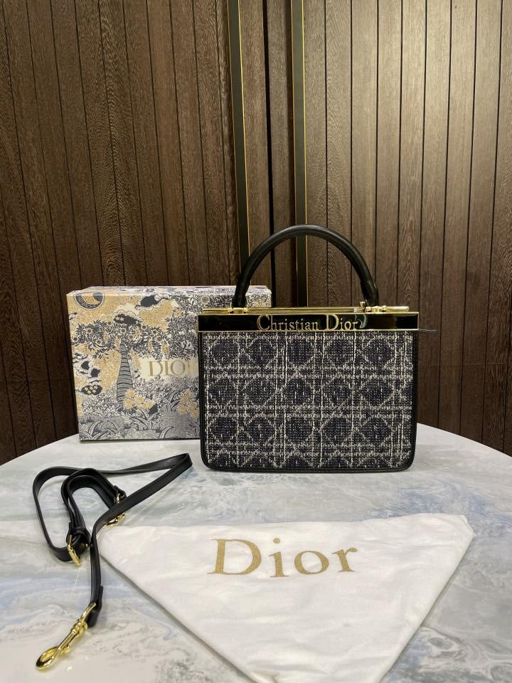 Christian Dio  R handbag with sling belt with box 408