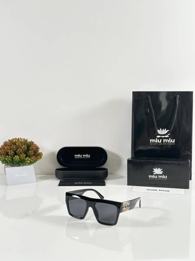 Miu Miu 090 Black