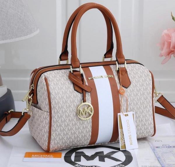 Michael  Kors  Speedy  Mini  Duffle  With  Dust  Bag  (20062  Beige  Brown)