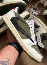 Air Jordan Retro 1 X travis scott Medium Olive