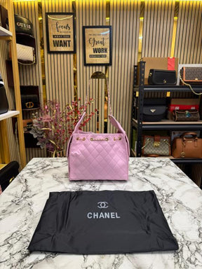 Chane  l handbag Grained calfskin & gold tone metal light pink