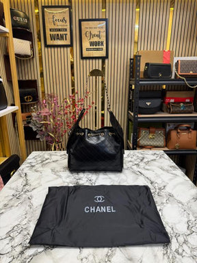 Chane  l handbag Grained calfskin & gold tone metal Black