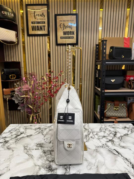 Chane  l handbag Grained calfskin & gold tone metal silver