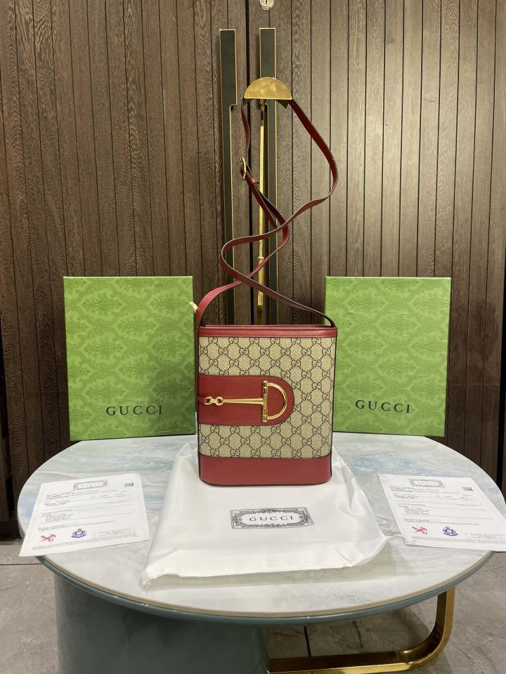Gucc  i 73 unisex sidebody bag with og box 503