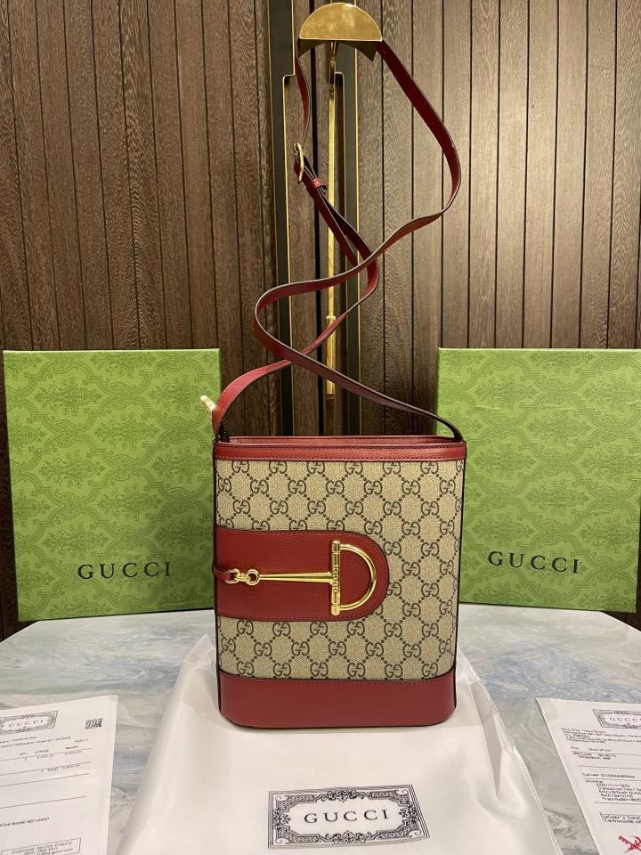 Gucc  i 73 unisex sidebody bag with og box 503