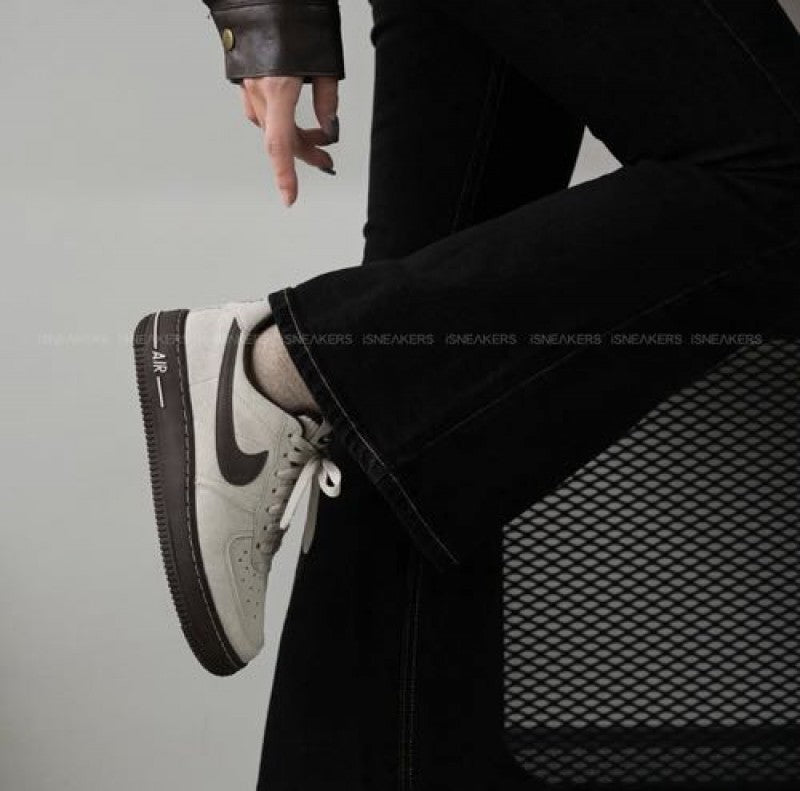 Nik e Air force 1 light orewood brown baroque brown