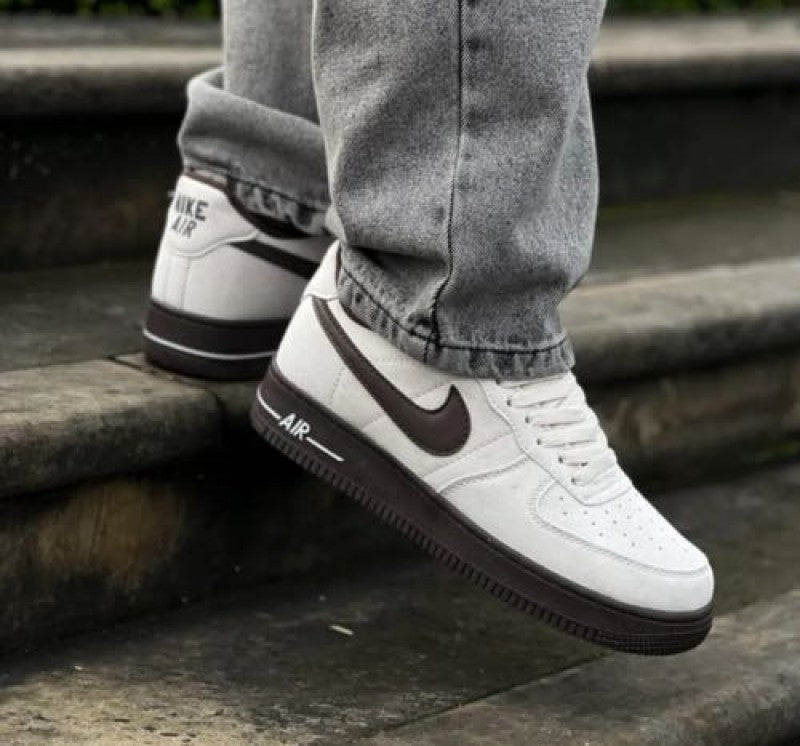 Nik e Air force 1 light orewood brown baroque brown