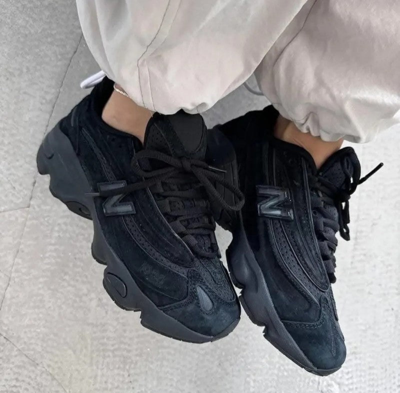 New Balance 1000 Black Cat 735