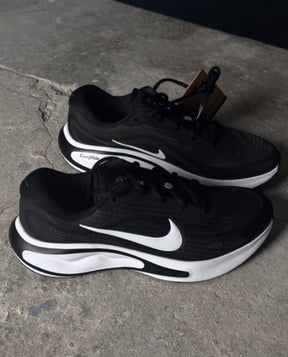 Nik ee Men s Running Shoes Journey Run Black White