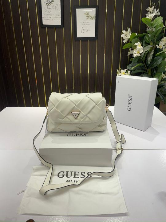 Guess   structure shoulder bag with og box(017 white)