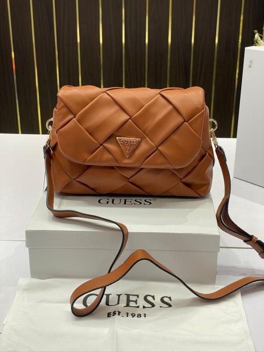 Guess   structure shoulder bag with og box(017 brown)