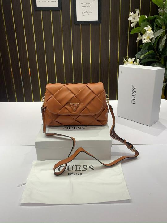 Guess   structure shoulder bag with og box(017 brown)