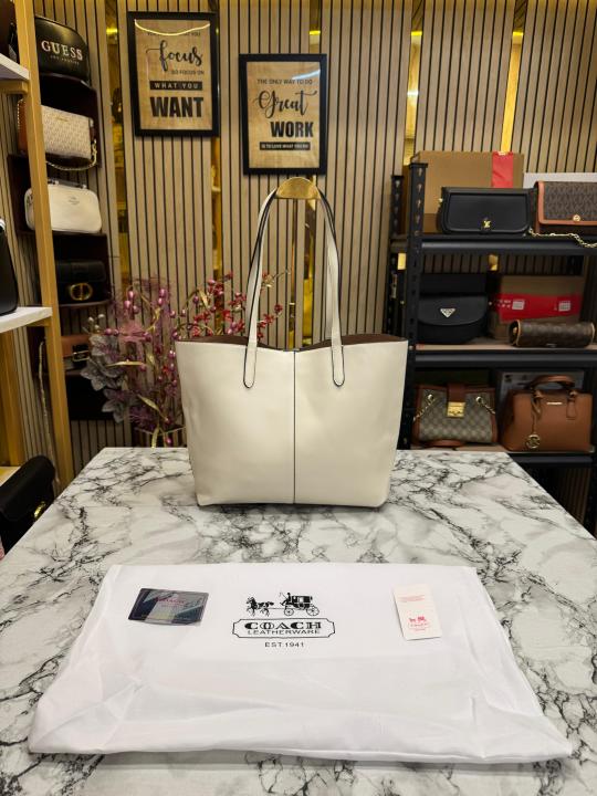 Coach  North  Leather  Tote  Bag  Premium  Quality  With  Dust  Bag  (White)