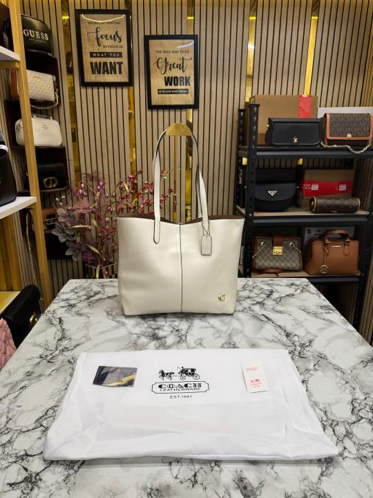 Coach  North  Leather  Tote  Bag  Premium  Quality  With  Dust  Bag  (White)