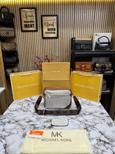 Michael  kors camera jet set combo with og box and dust bag premium quality (BIEGE BROWN) M996