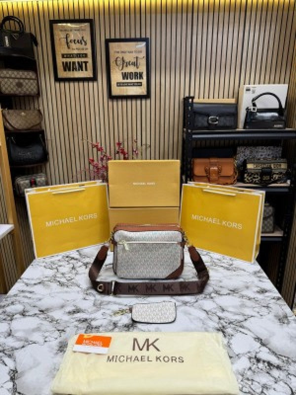 Michael  kors camera jet set combo with og box and dust bag premium quality (BIEGE BROWN) M996