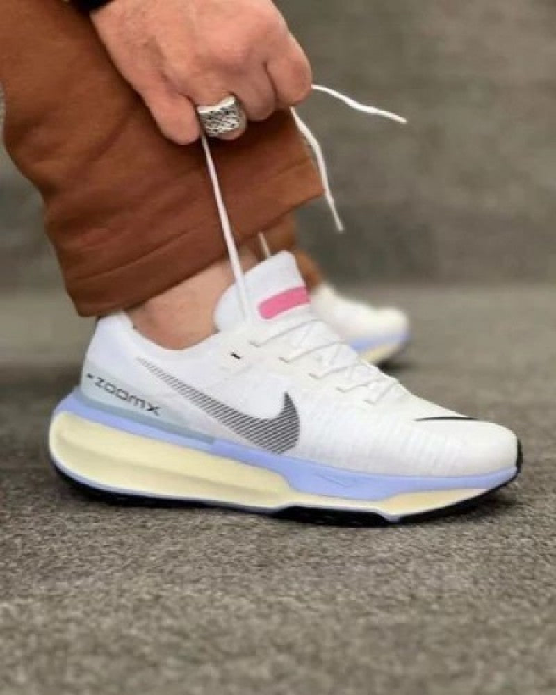 Nik.e Zoom x invincible run 3 white