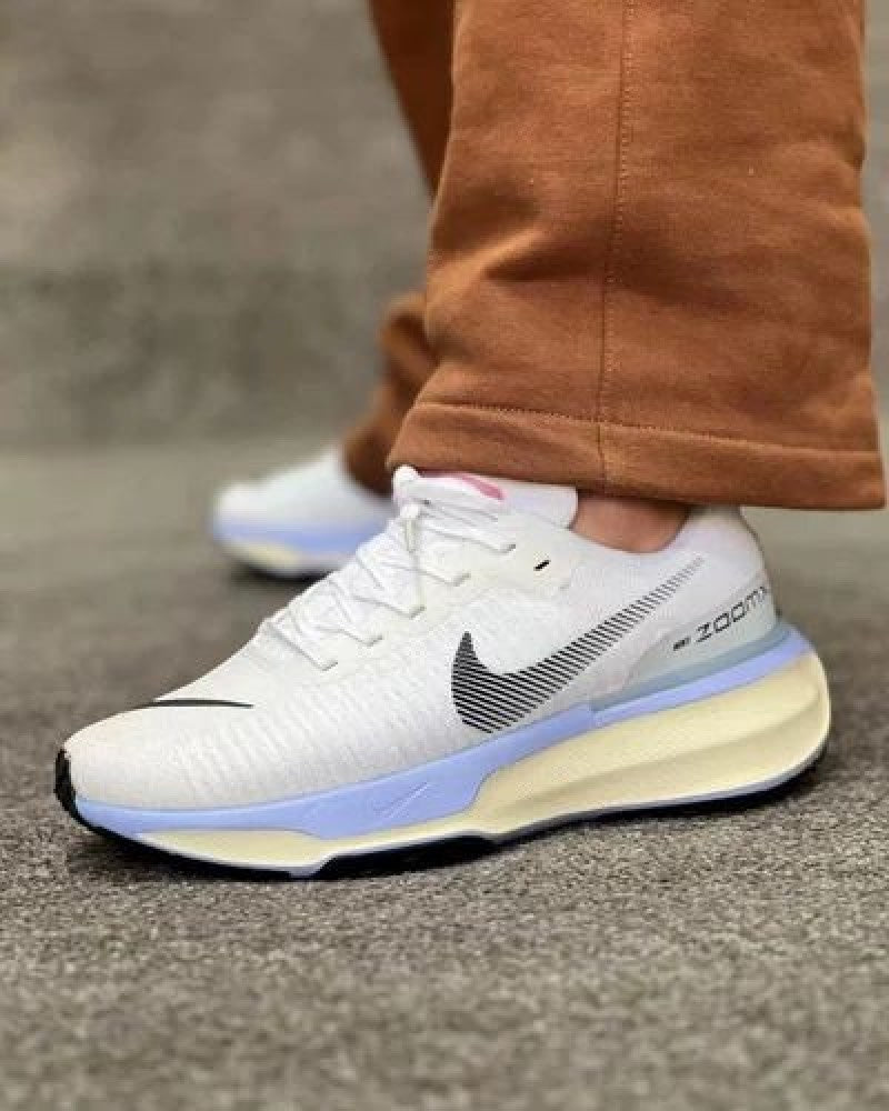 Nik.e Zoom x invincible run 3 white