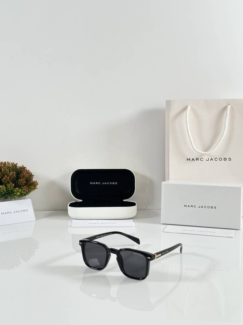 Marc Jacobs 1124 Black