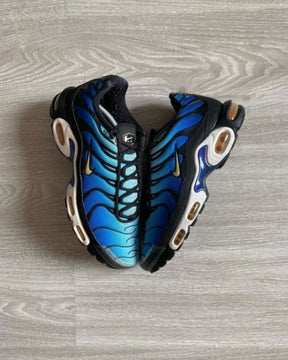 E Airmax plus hyper blue sale