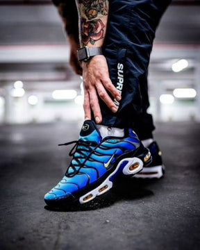 E Airmax plus hyper blue sale