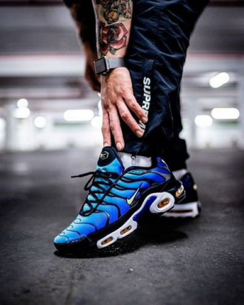 E Airmax plus hyper blue sale