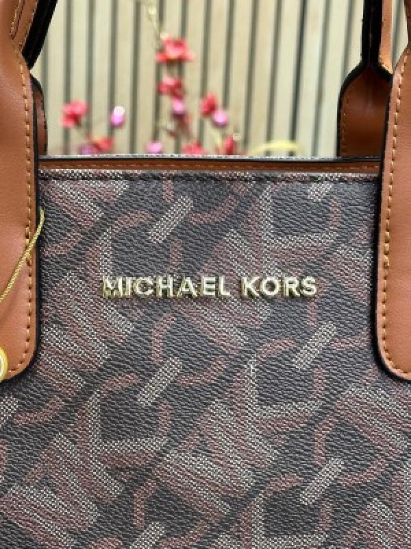 MICHAEL  KORS ELEGANT TOTE BAG PREMIUM QUALITY WITH OG DUST BAG [ BROWN]