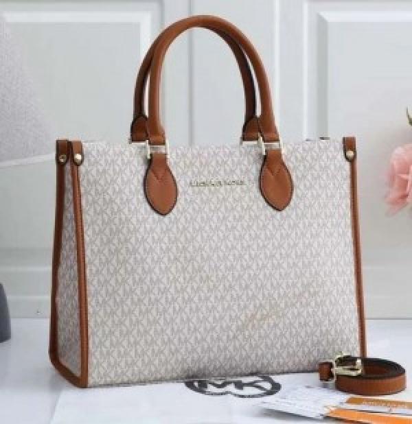 MICHAEL  KORS HANDBAG WITH DUST BAG AND SLING (BIEGE BROWN) (S3)