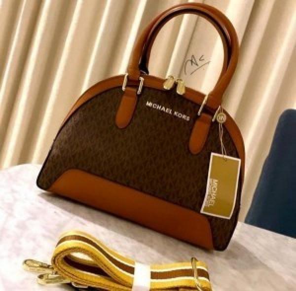 MICHAEL  KORS ALMA WITH DUST BAG AND SLING (BROWN) (S6)