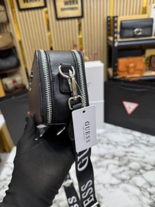 GUESS LAINIE SLING WITH OG BOX AND DUST BAG INCLUDING CARRY BAG HEAVY QUALITY (BLACK)
