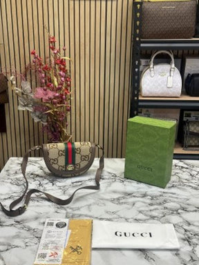 GUCC  I GG HORSESHOE SHOULDER BAG WITH OG BOX AND DUST BAG