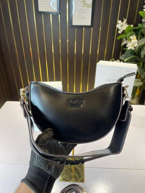 Guess  sarita  top  zipper  shoulder bag with og box(222 black)