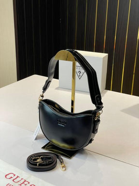 Guess  sarita  top  zipper  shoulder bag with og box(222 black)