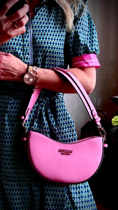 Guess  sarita  top  zipper  shoulder bag with og box(222 pink)
