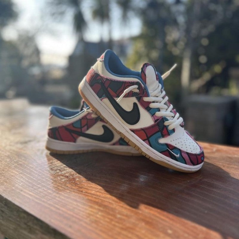 Nik ee SB Dunk Low X PRO PARRA