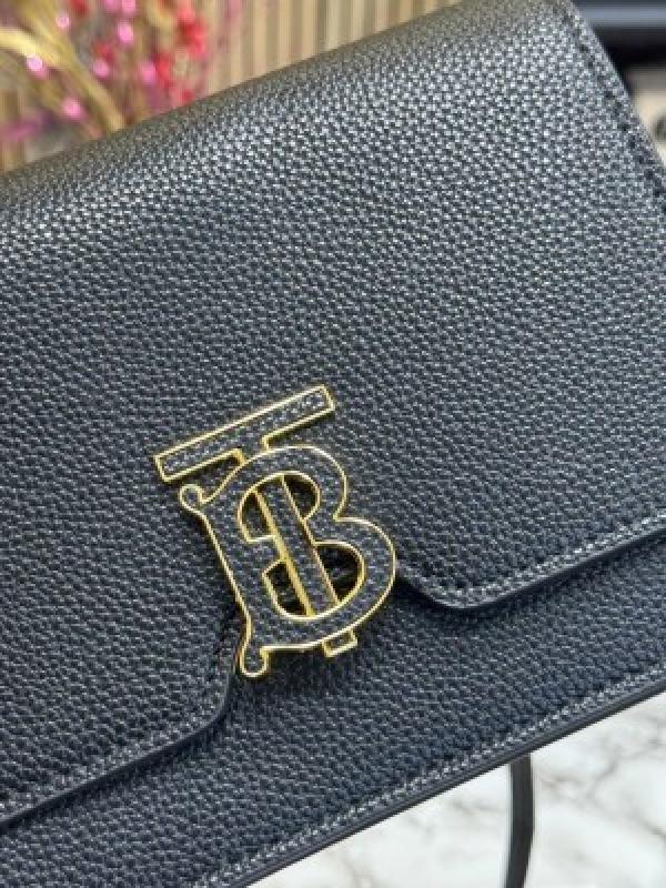 BURBERRY  TB  SHINY  LOGO  LEATHER  BAG  BLACK