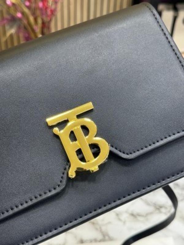 BURBERRY  TB  SHINY  LOGO  LEATHER  BAG  BLACK