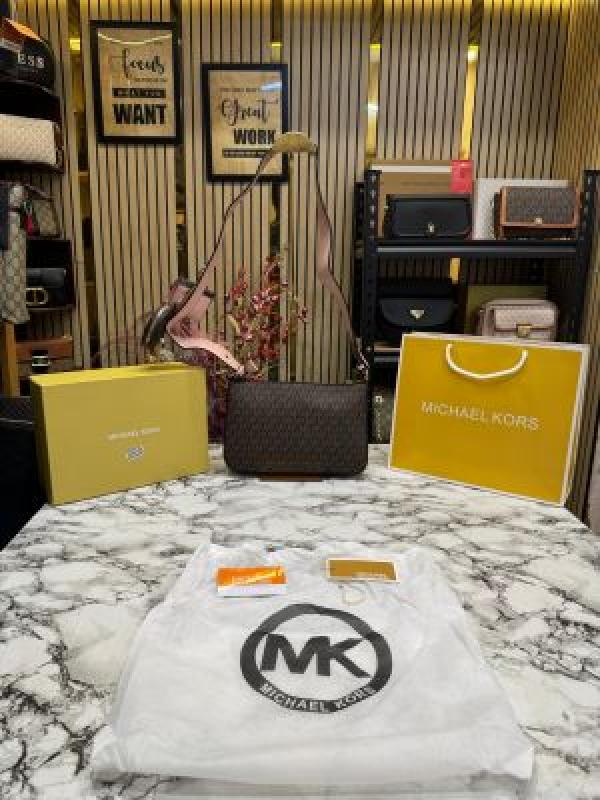 MICHAEL  KORS JET SET TRAVEL CROSSBODY BAG WITH OG BOX AND DUST BAG WITH CARRY BAG PREMIUM QUALITY (PINK) M7021