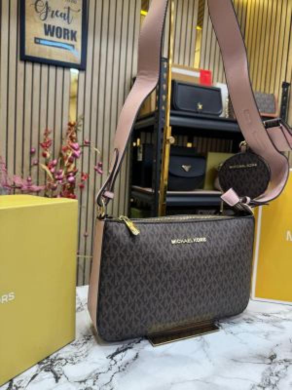 MICHAEL  KORS JET SET TRAVEL CROSSBODY BAG WITH OG BOX AND DUST BAG WITH CARRY BAG PREMIUM QUALITY (PINK) M7021