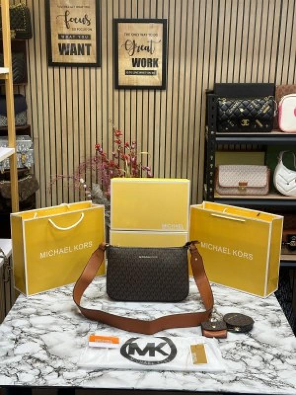 MICHAEL  KORS JET SET TRAVEL CROSSBODY BAG WITH OG BOX AND DUST BAG WITH CARRY BAG PREMIUM QUALITY (BROWN) M7021