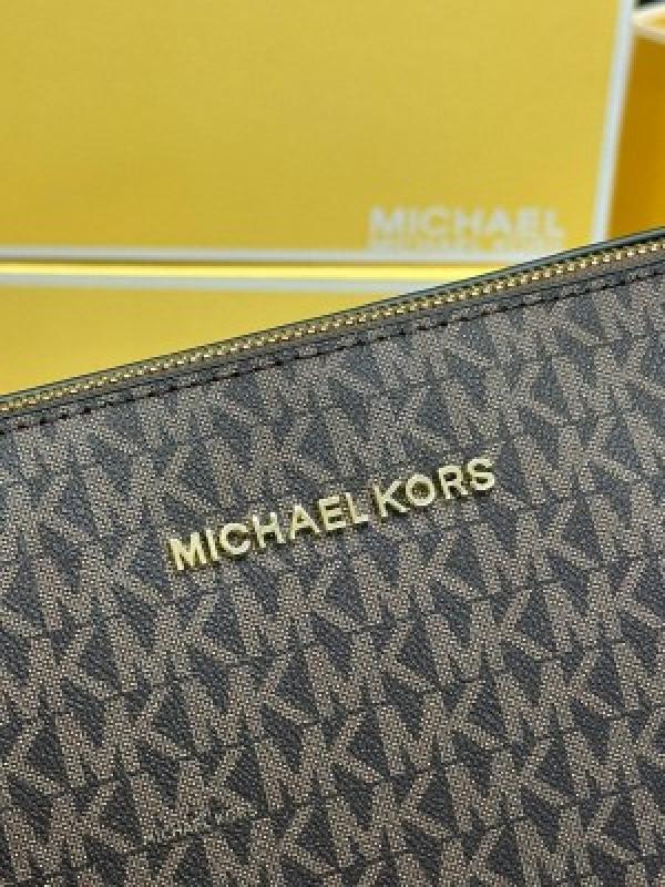 MICHAEL  KORS JET SET TRAVEL CROSSBODY BAG WITH OG BOX AND DUST BAG WITH CARRY BAG PREMIUM QUALITY (BROWN) M7021