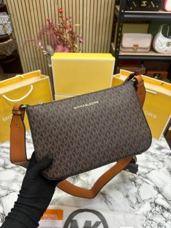 MICHAEL  KORS JET SET TRAVEL CROSSBODY BAG WITH OG BOX AND DUST BAG WITH CARRY BAG PREMIUM QUALITY (BROWN) M7021