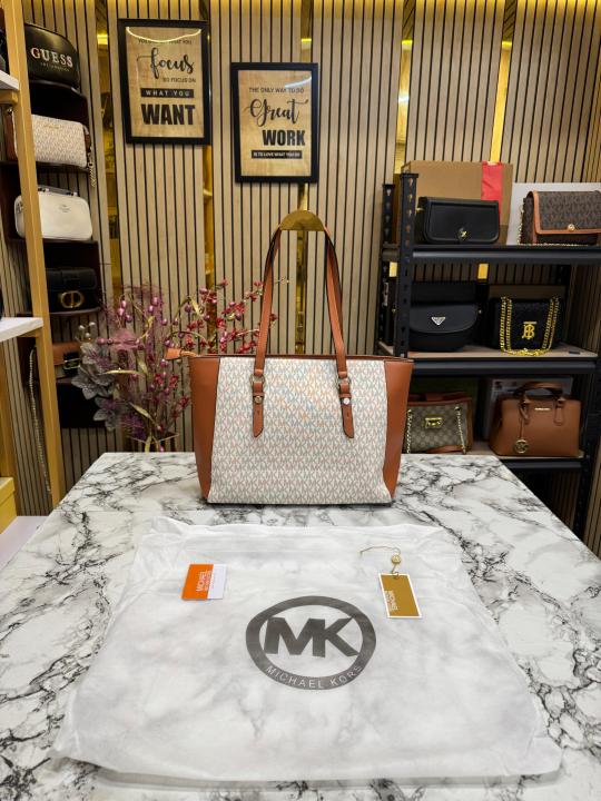 Michael  Kors Sullivan Logo Tote Bag With Dust Bag (Beige Brown)