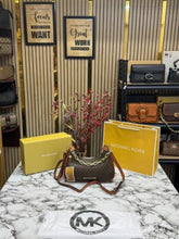 MICHAEL  KORS HUDSON LEATHER WITH OG BOX AND DUST BAG INCLUDING CARRY BAG PREMIUM QUALITY (BROWN)