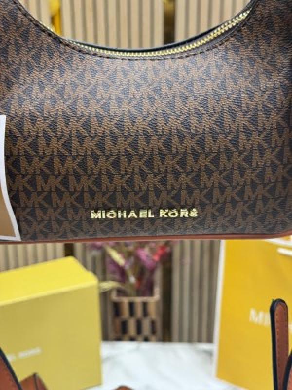MICHAEL  KORS HUDSON LEATHER WITH OG BOX AND DUST BAG INCLUDING CARRY BAG PREMIUM QUALITY (BROWN)