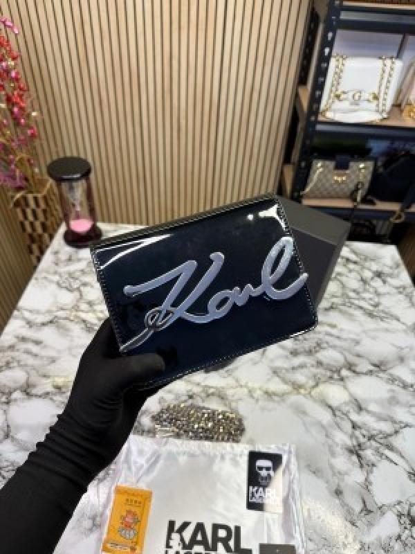 KARL LAGERFELD WOMENS KSIGNATURE GLOSSY SHOULDER BAG (BLACK)