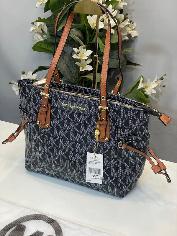 Michael  kors  voyager tote bag with dust bag (4616 black)