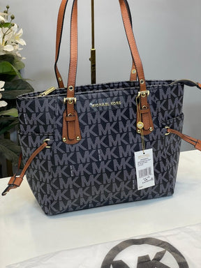 Michael  kors  voyager tote bag with dust bag (4616 black)