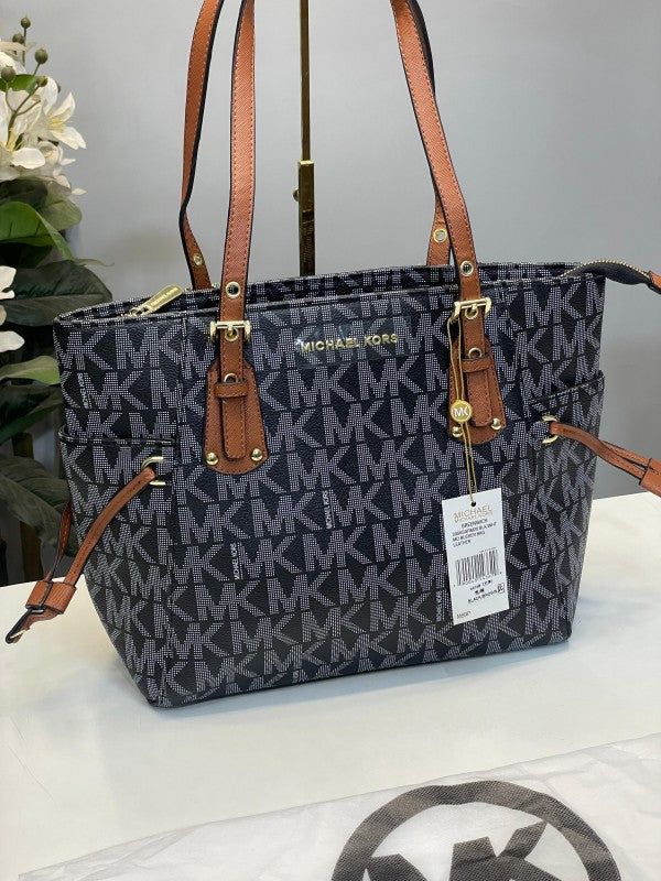 Michael  kors  voyager tote bag with dust bag (4616 black)